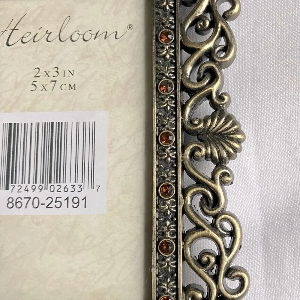 HEIRLOOM Scroll and Mini Faux Gem Detail Photo Frame